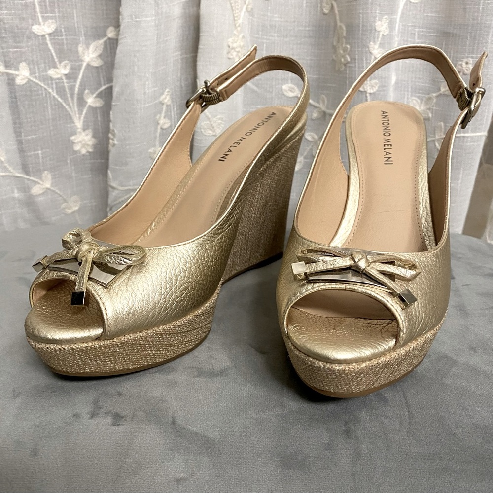 Antonio Melani 7.5 gold leather wedge sandals EUC